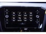 Volkswagen Passat Variant 1.5 TSI Business Virtual-cockpit Trekhaak wegklapbaar led-verlichting Navi Clima Apple Carplay Camera ACC NAP PDC v+a IQ-drive lendesteun bestuurdersstoel DAB-ontvangst achterklep electrisch bedienbaar