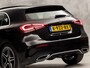 Mercedes-Benz A-klasse 180 AMG Sport Automaat (PANORAMADAK, GROOT NAVI, LEDER/ALCANTARA, CAMERA, STOELVERWARMING, SPORTSTOELEN, NIEUWE APK, LANE ASSIST, NIEUWSTAAT)