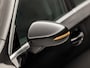 Mercedes-Benz A-klasse 180 AMG Sport Automaat (PANORAMADAK, GROOT NAVI, LEDER/ALCANTARA, CAMERA, STOELVERWARMING, SPORTSTOELEN, NIEUWE APK, LANE ASSIST, NIEUWSTAAT)