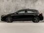 Mercedes-Benz A-klasse 180 AMG Sport Automaat (PANORAMADAK, GROOT NAVI, LEDER/ALCANTARA, CAMERA, STOELVERWARMING, SPORTSTOELEN, NIEUWE APK, LANE ASSIST, NIEUWSTAAT)