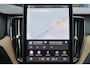 Volvo XC60 T6 Recharge AWD Plus Dark - Panorama/schuifdak - IntelliSafe Assist & Surround - 360º Camera - Harman/Kardon audio - Verwarmde voorstoelen, stuur & achterbank - Parkeersensoren voor & achter - Elektr. bedienb. voorstoelen met geheugen - Head up display - Draadloze tel. lader - Inklapbare trekhaak - 19' LMV