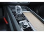 Volvo XC60 T6 Recharge AWD Plus Dark - Panorama/schuifdak - IntelliSafe Assist & Surround - 360º Camera - Harman/Kardon audio - Verwarmde voorstoelen, stuur & achterbank - Parkeersensoren voor & achter - Elektr. bedienb. voorstoelen met geheugen - Head up display - Draadloze tel. lader - Inklapbare trekhaak - 19' LMV