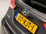 Hyundai ix20 1.6i i-Vision Automaat (NAVIGATIE, CLIMATE, CAMERA, GETINT GLAS, SPORTSTOELEN, CRUISE, LM VELGEN, NIEUWSTAAT)