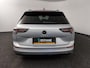 Volkswagen Golf Variant 1.5 eTSI R-Line Edition | Panoramadak | Stoelverwarming | Achteruitrijcamera | Navigatie |