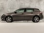 Peugeot 308 1.2 PureTech Allure Automaat (GROOT NAVI, LM VELGEN, STOELVERWARMING, SPORTSTOELEN, PARKEERSENSOREN, CRUISE, NIEUWE APK, NIEUWSTAAT)