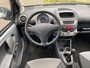 Peugeot 107 1.0-12V XR 5-Drs Stuurbekrachtiging Audio/CD EBD 2 x airbag Getint glas ABS Colorpakket Dealeronderhoud Nieuwe Apk!