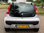 Peugeot 107 1.0-12V XR 5-Drs Stuurbekrachtiging Audio/CD EBD 2 x airbag Getint glas ABS Colorpakket Dealeronderhoud Nieuwe Apk!
