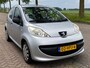 Peugeot 107 1.0-12V XR 5-Drs Stuurbekrachtiging Audio/CD EBD 2 x airbag Getint glas ABS Colorpakket Dealeronderhoud Nieuwe Apk!