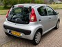 Peugeot 107 1.0-12V XR 5-Drs Stuurbekrachtiging Audio/CD EBD 2 x airbag Getint glas ABS Colorpakket Dealeronderhoud Nieuwe Apk!
