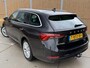 Skoda Octavia Combi 1.0 e-TSI Business Edition Plus Automaat | LED verlichting | Stoelverwarming | Apple CarPlay/Android Auto | Climate control | Adaptieve cruise control | Verwarmde voorruit | Trekhaak | Parkeersensoren voor en achter