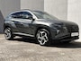 Hyundai Tucson 1.6 T-GDI HEV AWD Premium Edition / Uniek 4WD / Dealer onderhouden / 1.650 kg trekgewicht / Leder / Elektrische klep / Stoelventilatie / Stuur-, stoel- & achterbankverwarming / 19" LM wielen & All Season banden /