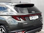 Hyundai Tucson 1.6 T-GDI HEV AWD Premium Edition / Uniek 4WD / Dealer onderhouden / 1.650 kg trekgewicht / Leder / Elektrische klep / Stoelventilatie / Stuur-, stoel- & achterbankverwarming / 19" LM wielen & All Season banden /
