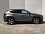 Hyundai Tucson 1.6 T-GDI HEV AWD Premium Edition / Uniek 4WD / Dealer onderhouden / 1.650 kg trekgewicht / Leder / Elektrische klep / Stoelventilatie / Stuur-, stoel- & achterbankverwarming / 19" LM wielen & All Season banden /