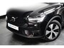 Volvo XC40 T4 Recharge Plus Dark | Harman/Kardon | Elek Stoel | Keyless | Trekhaak | Stoel- & Stuurverwarming | Elek. Kofferklep