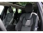Volvo XC60 B5 Inscription | Panoramadak | Head-up display | Verwarmbare voorstoelen en stuurwiel | Rondom zichtcamera | Elekrische voorstoelen | Apple carplay/Android auto |
