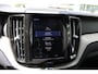 Volvo XC60 B5 Inscription | Panoramadak | Head-up display | Verwarmbare voorstoelen en stuurwiel | Rondom zichtcamera | Elekrische voorstoelen | Apple carplay/Android auto |