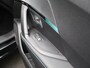 Peugeot e-2008 EV Allure Pack 50 kWh | Navi | Cruise | Clima | 17 inch LMV | Carplay | Parkeersensoren |