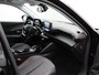 Peugeot e-2008 EV Allure Pack 50 kWh | Navi | Cruise | Clima | 17 inch LMV | Carplay | Parkeersensoren |