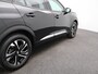 Peugeot e-2008 EV Allure Pack 50 kWh | Navi | Cruise | Clima | 17 inch LMV | Carplay | Parkeersensoren |