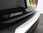 Peugeot e-2008 EV Allure Pack 50 kWh | Navi | Cruise | Clima | 17 inch LMV | Carplay | Parkeersensoren |