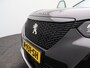 Peugeot e-2008 EV Allure Pack 50 kWh | Navi | Cruise | Clima | 17 inch LMV | Carplay | Parkeersensoren |