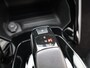 Peugeot e-2008 EV Allure Pack 50 kWh | Navi | Cruise | Clima | 17 inch LMV | Carplay | Parkeersensoren |