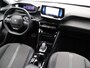 Peugeot e-2008 EV Allure Pack 50 kWh | Navi | Cruise | Clima | 17 inch LMV | Carplay | Parkeersensoren |