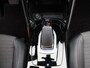 Peugeot e-2008 EV Allure Pack 50 kWh | Navi | Cruise | Clima | 17 inch LMV | Carplay | Parkeersensoren |
