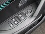 Peugeot e-2008 EV Allure Pack 50 kWh | Navi | Cruise | Clima | 17 inch LMV | Carplay | Parkeersensoren |