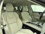Volvo V60 B4 198PK Automaat Plus Dark / Standkachel / Stoel/- stuurverwarming / Keyles entry / Trekhaak / Camera /