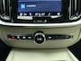 Volvo V60 B4 198PK Automaat Plus Dark / Standkachel / Stoel/- stuurverwarming / Keyles entry / Trekhaak / Camera /