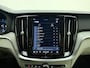 Volvo V60 B4 198PK Automaat Plus Dark / Standkachel / Stoel/- stuurverwarming / Keyles entry / Trekhaak / Camera /