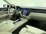 Volvo V60 B4 198PK Automaat Plus Dark / Standkachel / Stoel/- stuurverwarming / Keyles entry / Trekhaak / Camera /