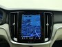 Volvo V60 B4 198PK Automaat Plus Dark / Standkachel / Stoel/- stuurverwarming / Keyles entry / Trekhaak / Camera /