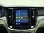 Volvo V60 B4 198PK Automaat Plus Dark / Standkachel / Stoel/- stuurverwarming / Keyles entry / Trekhaak / Camera /