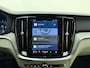Volvo V60 B4 198PK Automaat Plus Dark / Standkachel / Stoel/- stuurverwarming / Keyles entry / Trekhaak / Camera /