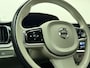 Volvo V60 B4 198PK Automaat Plus Dark / Standkachel / Stoel/- stuurverwarming / Keyles entry / Trekhaak / Camera /