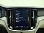 Volvo V60 B4 198PK Automaat Plus Dark / Standkachel / Stoel/- stuurverwarming / Keyles entry / Trekhaak / Camera /