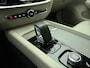 Volvo V60 B4 198PK Automaat Plus Dark / Standkachel / Stoel/- stuurverwarming / Keyles entry / Trekhaak / Camera /