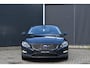 Volvo V60 T3 Momentum | AUTOMAAT | 1ste Eigenaar | Fullmap Navigatie | High Performance Audio | Trekhaak | Parkeersensoren | Regensensor | LED Dag-rijverlichting | Volledig onderhouden | 17 inch Lichtmetalen Velgen |