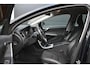Volvo V60 T3 Momentum | AUTOMAAT | 1ste Eigenaar | Fullmap Navigatie | High Performance Audio | Trekhaak | Parkeersensoren | Regensensor | LED Dag-rijverlichting | Volledig onderhouden | 17 inch Lichtmetalen Velgen |
