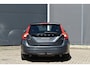 Volvo V60 T3 Momentum | AUTOMAAT | 1ste Eigenaar | Fullmap Navigatie | High Performance Audio | Trekhaak | Parkeersensoren | Regensensor | LED Dag-rijverlichting | Volledig onderhouden | 17 inch Lichtmetalen Velgen |