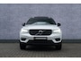 Volvo XC40 2.0 T5 AWD R-Design | Trekhaak | Harman Kardon Audio | Panoramadak | 360 Graden Camera | Apple Carplay | Android Auto | Elektrisch Verstelbare Voorstoelen | Stoelverwarming Voor en Achter | Keyless Entry | Elektrische Achterklep | BLIS | Parkeerverwarming