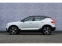 Volvo XC40 2.0 T5 AWD R-Design | Trekhaak | Harman Kardon Audio | Panoramadak | 360 Graden Camera | Apple Carplay | Android Auto | Elektrisch Verstelbare Voorstoelen | Stoelverwarming Voor en Achter | Keyless Entry | Elektrische Achterklep | BLIS | Parkeerverwarming