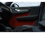 Volvo XC40 2.0 T5 AWD R-Design | Trekhaak | Harman Kardon Audio | Panoramadak | 360 Graden Camera | Apple Carplay | Android Auto | Elektrisch Verstelbare Voorstoelen | Stoelverwarming Voor en Achter | Keyless Entry | Elektrische Achterklep | BLIS | Parkeerverwarming