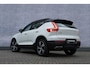 Volvo XC40 2.0 T5 AWD R-Design | Trekhaak | Harman Kardon Audio | Panoramadak | 360 Graden Camera | Apple Carplay | Android Auto | Elektrisch Verstelbare Voorstoelen | Stoelverwarming Voor en Achter | Keyless Entry | Elektrische Achterklep | BLIS | Parkeerverwarming