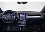 Volvo XC40 B3 Plus Black Edition - Panorama/schuifdak - IntelliSafe Assist & Surround - 360º Camera - Harman/Kardon audio - Verwarmde voorstoelen & stuur - Parkeersensoren voor & achter - Elektr. bedienb. voorstoelen met geheugen links - Draadloze tel. lader - Extra getint glas - 20' LMV