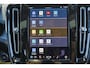 Volvo XC40 B3 Plus Black Edition - Panorama/schuifdak - IntelliSafe Assist & Surround - 360º Camera - Harman/Kardon audio - Verwarmde voorstoelen & stuur - Parkeersensoren voor & achter - Elektr. bedienb. voorstoelen met geheugen links - Draadloze tel. lader - Extra getint glas - 20' LMV
