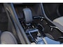 Volvo XC40 B3 Plus Black Edition - Panorama/schuifdak - IntelliSafe Assist & Surround - 360º Camera - Harman/Kardon audio - Verwarmde voorstoelen & stuur - Parkeersensoren voor & achter - Elektr. bedienb. voorstoelen met geheugen links - Draadloze tel. lader - Extra getint glas - 20' LMV