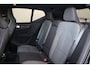 Volvo XC40 B3 Plus Black Edition - Panorama/schuifdak - IntelliSafe Assist & Surround - 360º Camera - Harman/Kardon audio - Verwarmde voorstoelen & stuur - Parkeersensoren voor & achter - Elektr. bedienb. voorstoelen met geheugen links - Draadloze tel. lader - Extra getint glas - 20' LMV